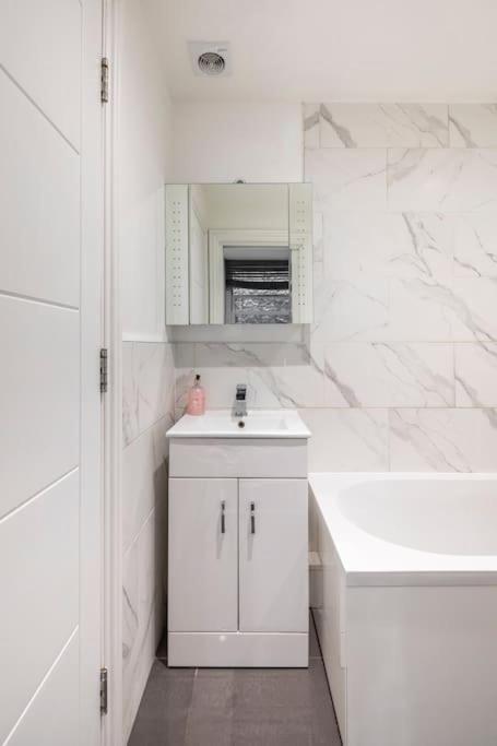 Beautiful Brighton Apartment, 5Min Walk To Beach エクステリア 写真